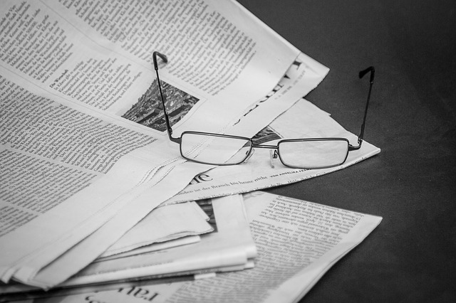 noviny, brýle
