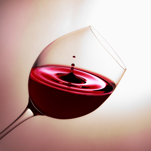 červené víno ve sklenici.jpg